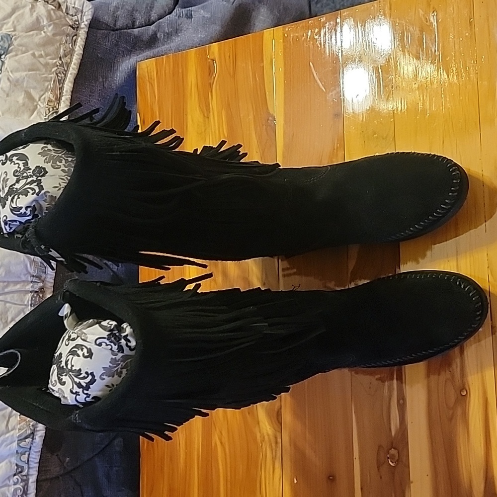 Minnetonka Black Suede  Fringe Boots - Size 8 Womens